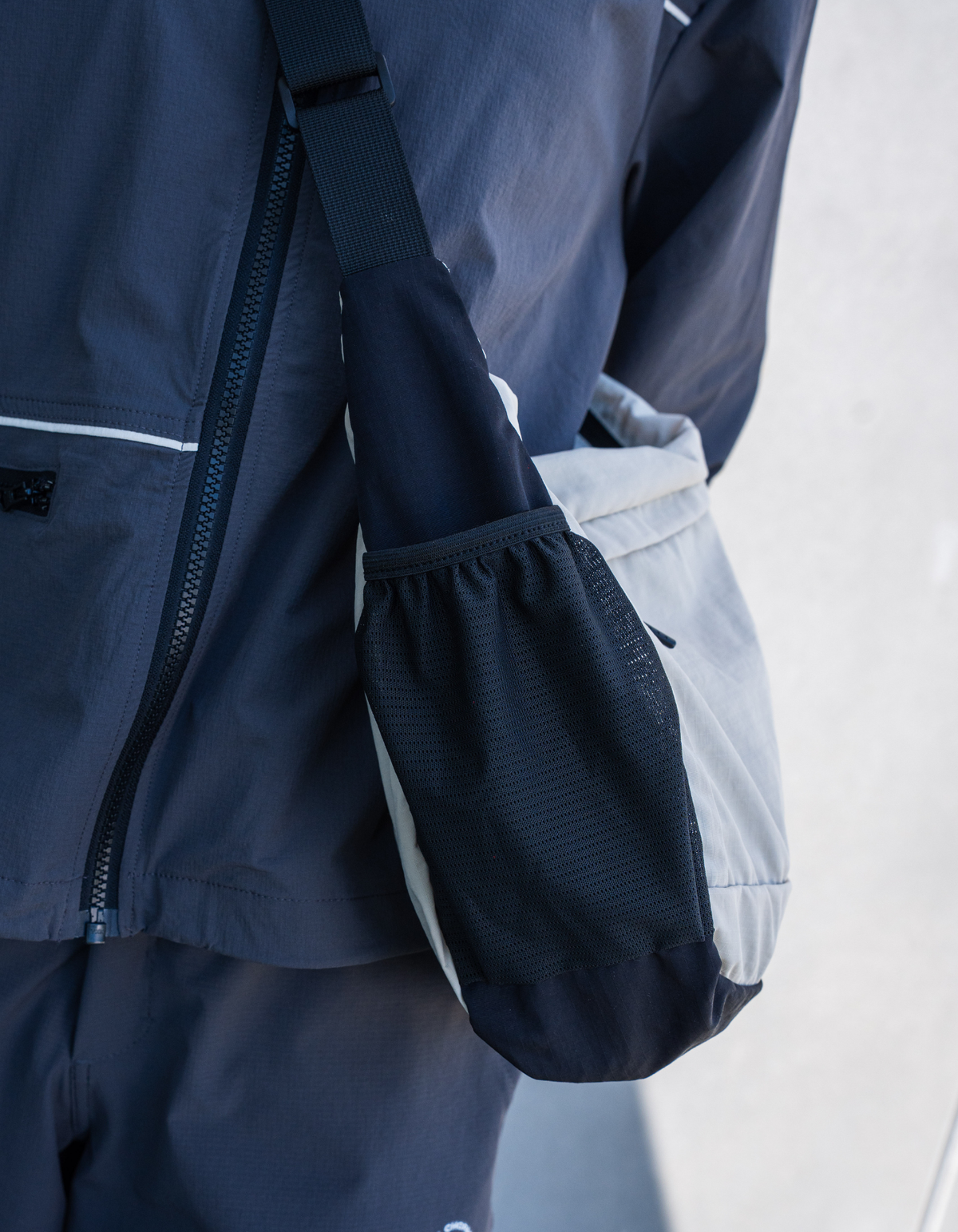 Light crossbody bag