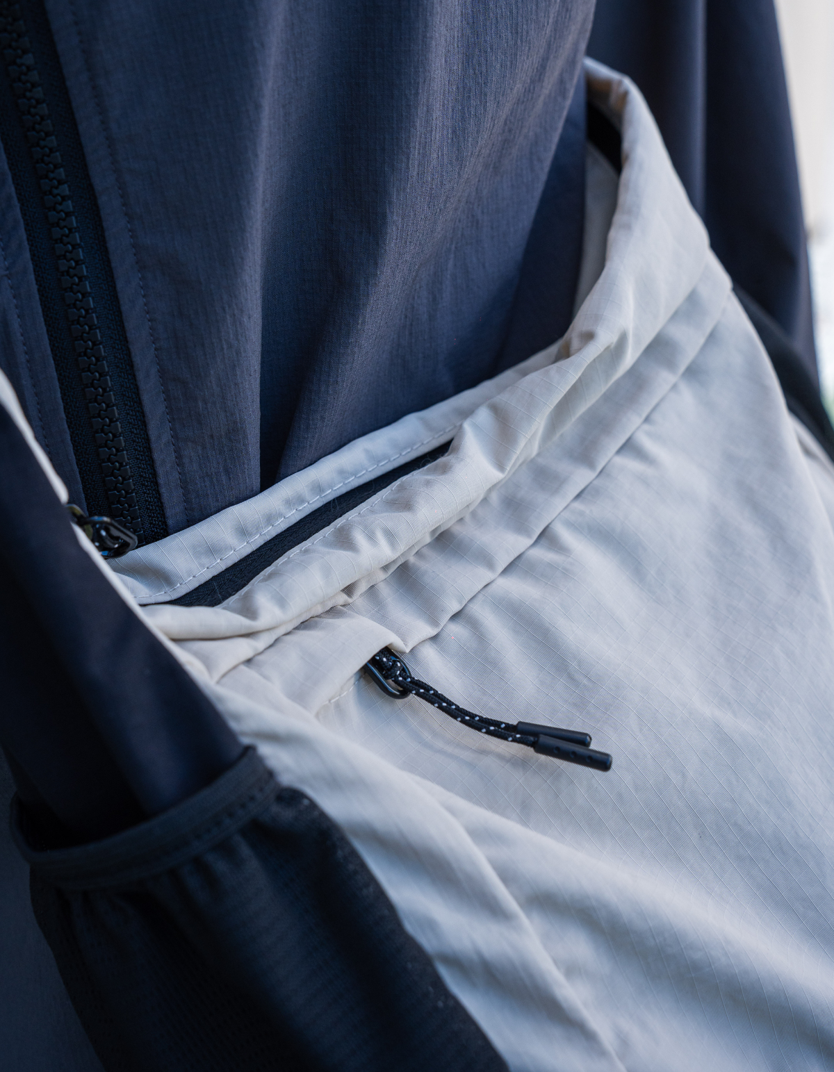 Light crossbody bag