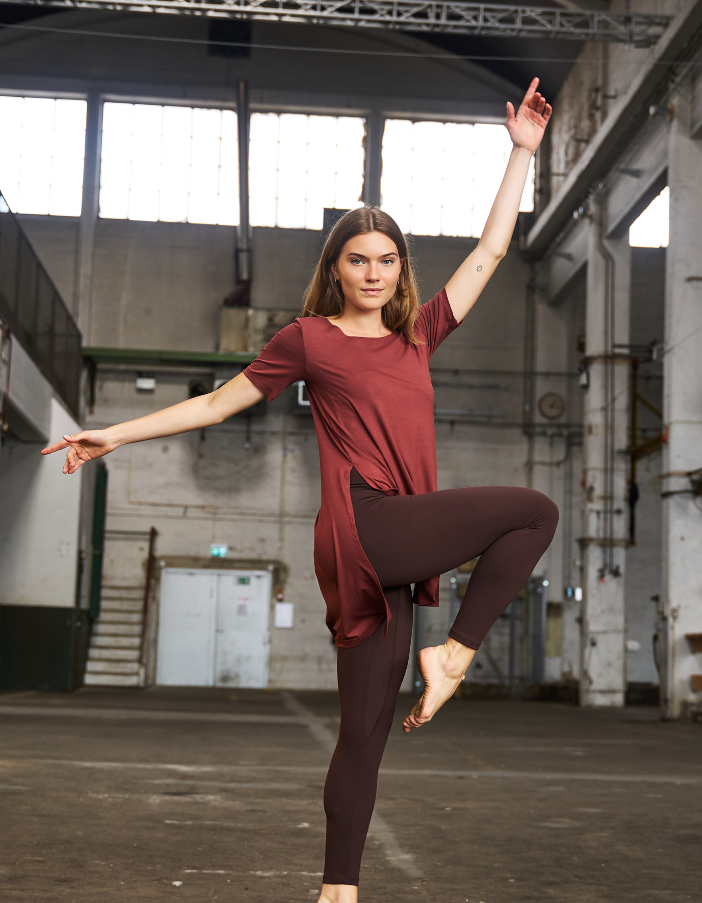 Aro tee is the perfect top for both everyday wear and training | CHOPAR.dk